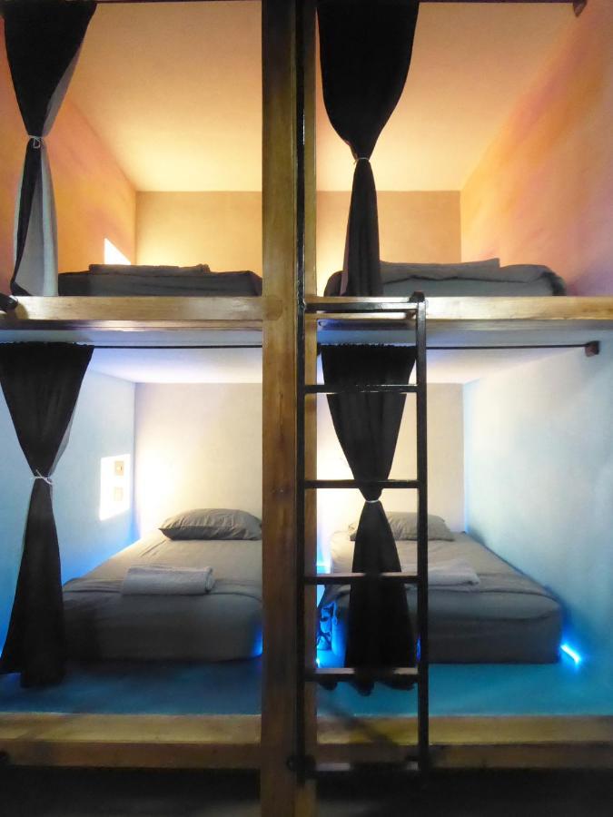 Shipwrecked Hostel Увита Екстериор снимка