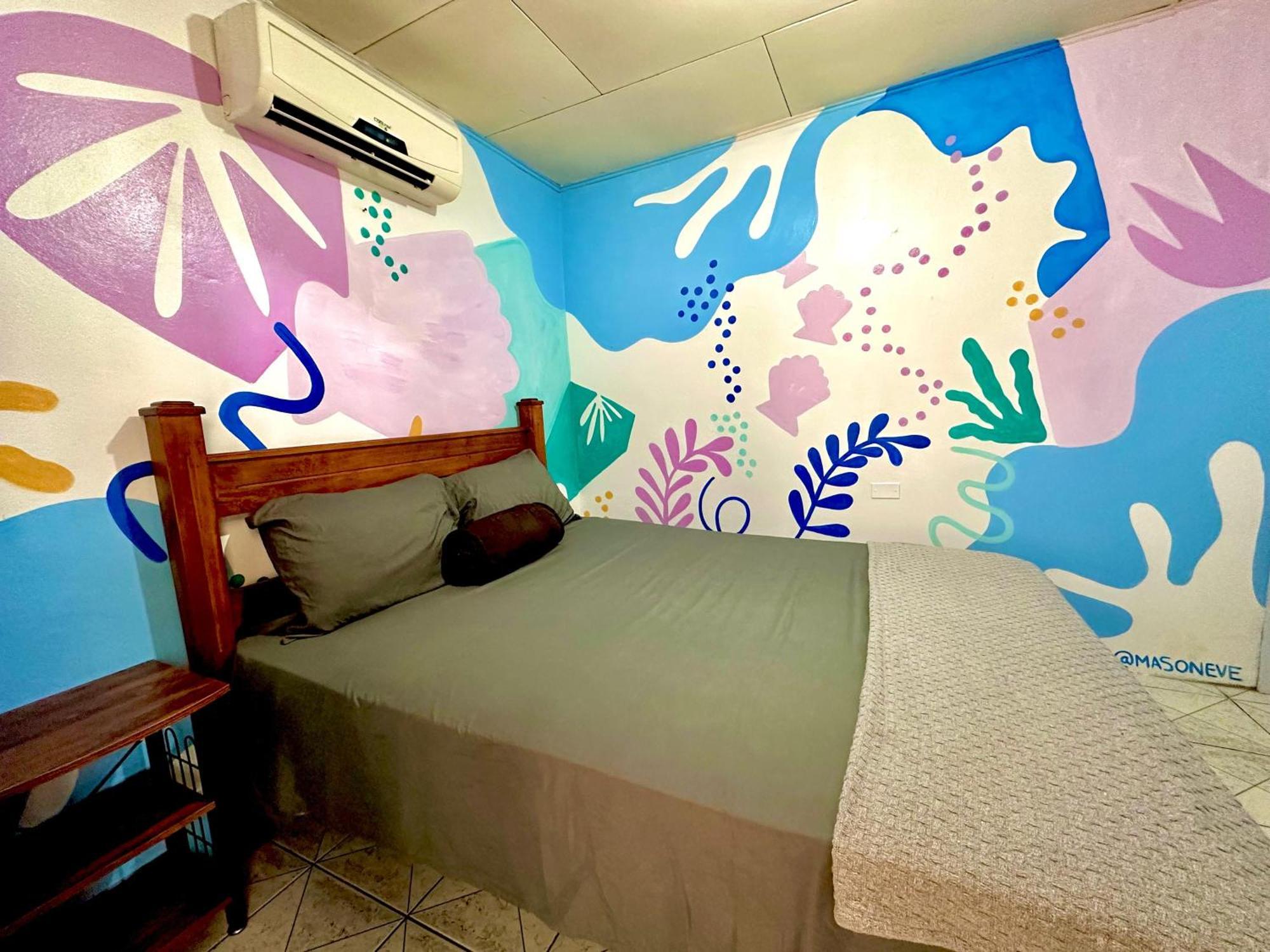 Shipwrecked Hostel Увита Екстериор снимка